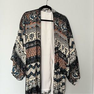 Novella Royals Kimono